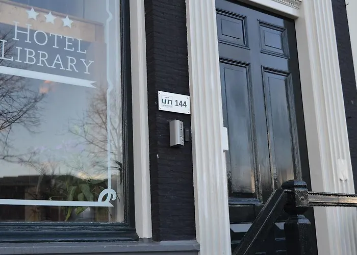 מלון Library 3*