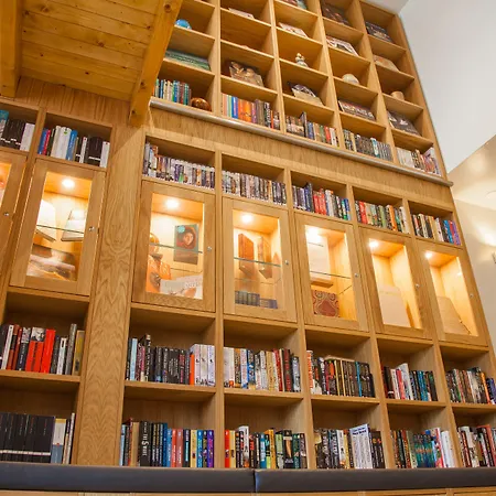 Library 3* אמסטרדם
