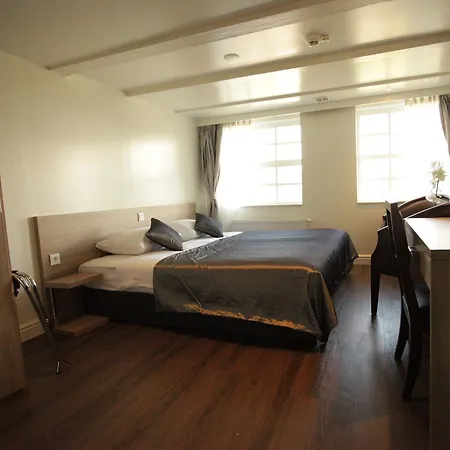Library Hotel 3*
